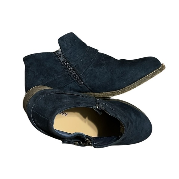 Ataiwee dark blue ankle boots. Very pretty. EUC. - Picture 2 of 12